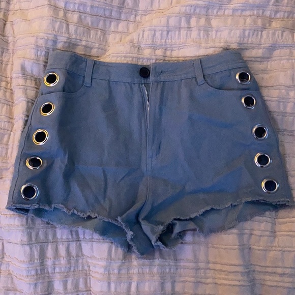 Shorts with side grommets - Picture 1 of 3